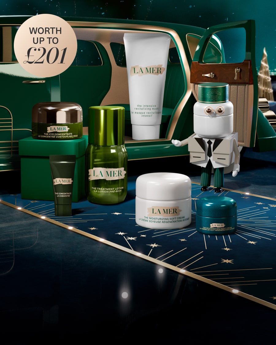 Selection of La Mer minis in a dynamic, twilight lit setting, with The Eye Concentrate mini on a glass shelf