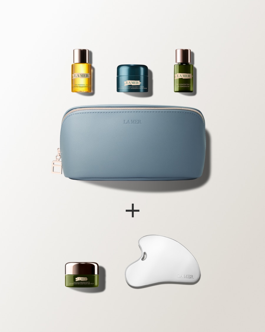 Packshot showing La Mer samples on a beige gradient background