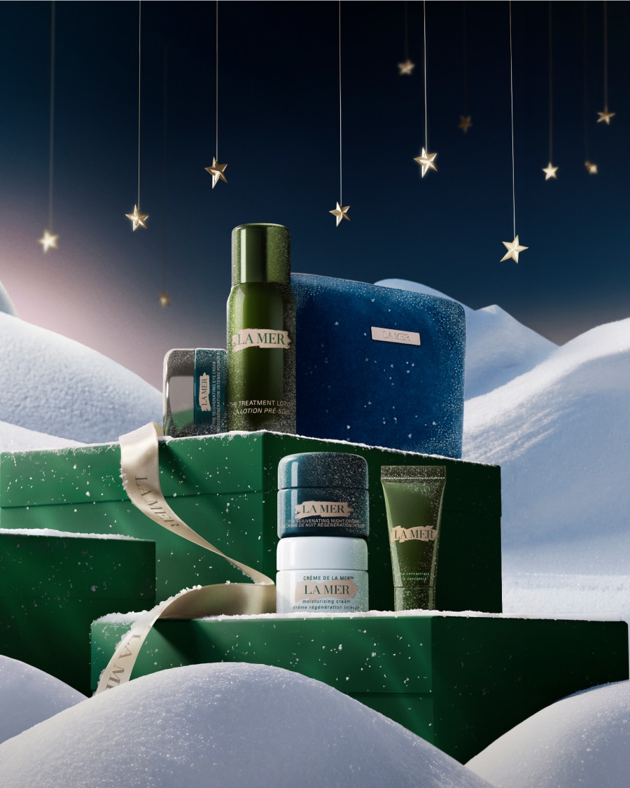  collection of four La Mer icons in an exclusive bag for a luxurious ritual of cleansing, hydration and overnight renewal with y