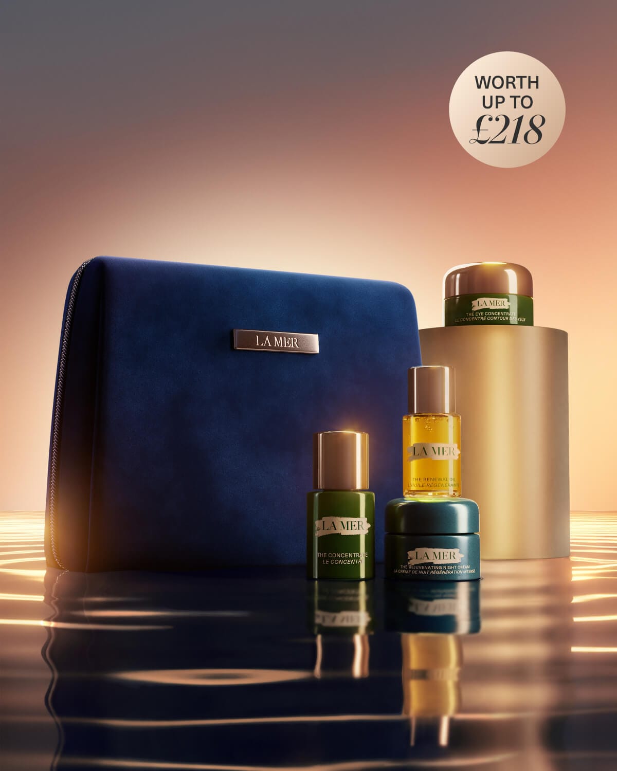 La Mer skincare gift set displayed on white blocks with a teal bag and products worth £242.