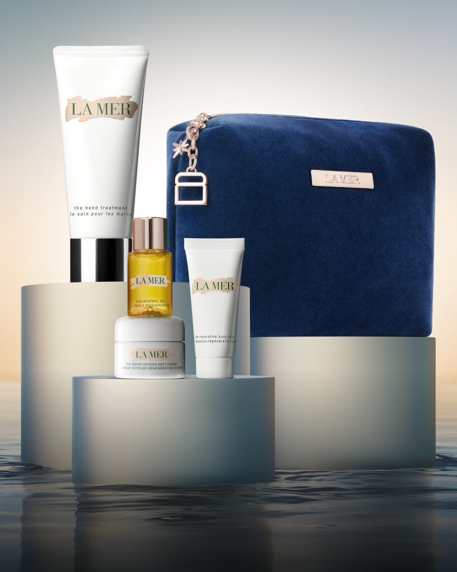  collection of four La Mer icons in an exclusive bag for a luxurious ritual of cleansing, hydration and overnight renewal with y
