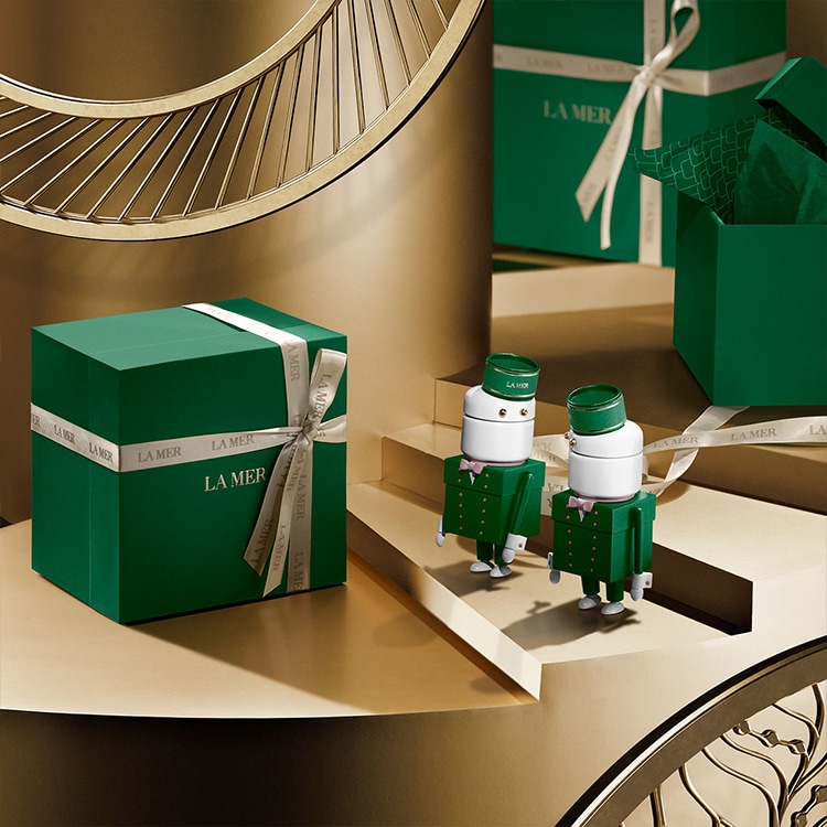 la mer gift boxes on gold steps with la mer helpers